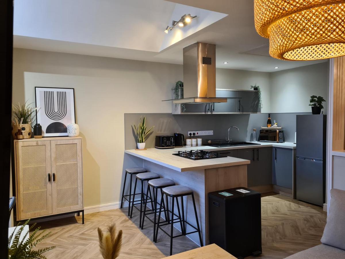 Modern 1 Bed Next To And Golf Course *