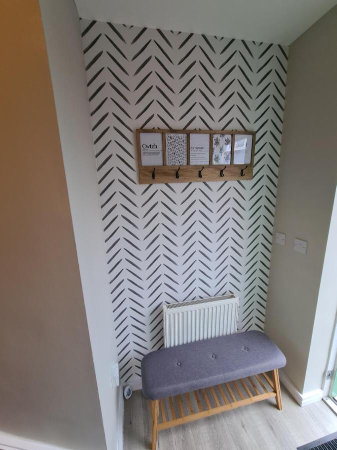 Modern 1 Bed Next To And Golf Course Llanelli