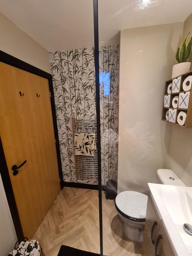 Modern 1 Bed Next To And Golf Course Apartment