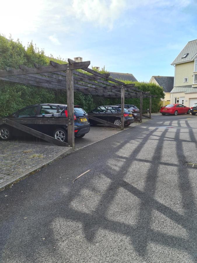 Modern 1 Bed Next To And Golf Course Llanelli