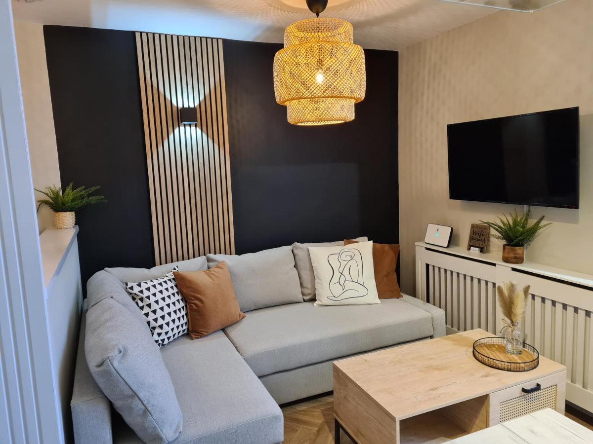 Modern 1 Bed Next To And Golf Course *