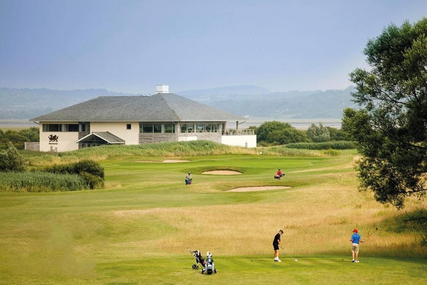 Apartment Modern 1 Bed Next To And Golf Course *